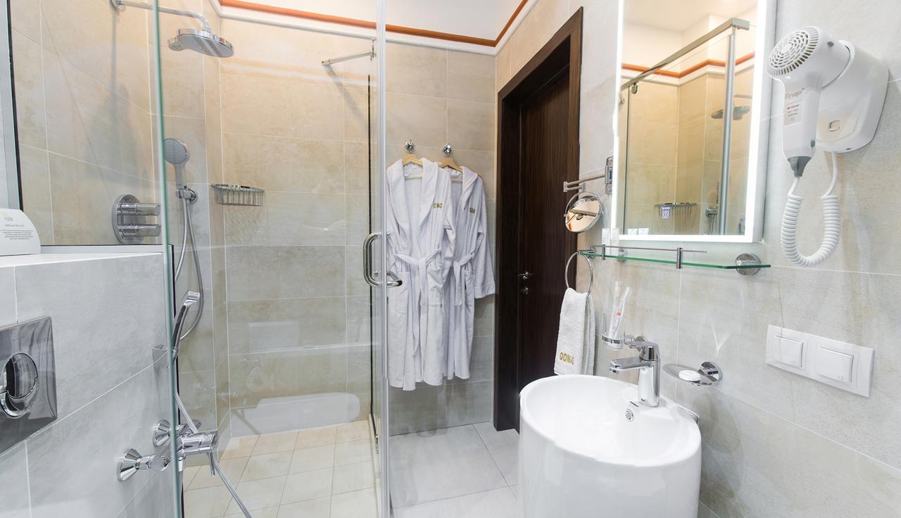 Qonaq Hotel Astana Buitenkant foto