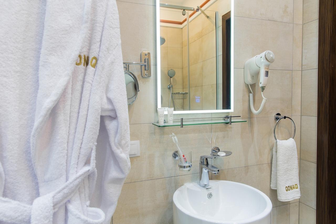 Qonaq Hotel Astana Buitenkant foto